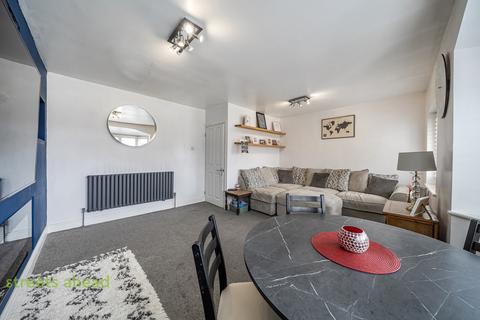 2 bedroom apartment for sale, Maple Way, Coulsdon, Surrey, CR5