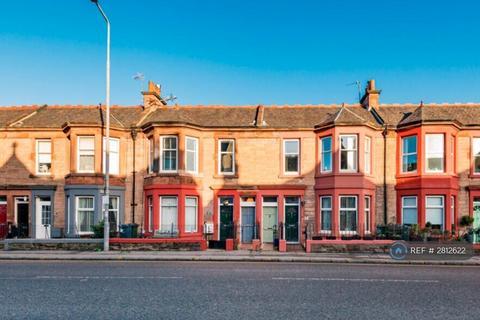 3 bedroom flat to rent, Willowbrae Road, Edinburgh, EH8