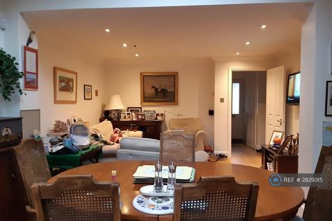 1 bedroom in a house share to rent, Timothy Close, London, SW4