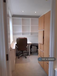 1 bedroom in a house share to rent, Timothy Close, London, SW4