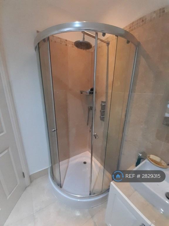2nd Floor En Suite (Exclusive Access)