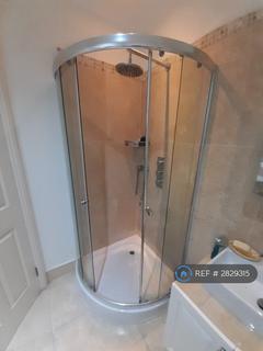 1 bedroom in a house share to rent, Timothy Close, London, SW4