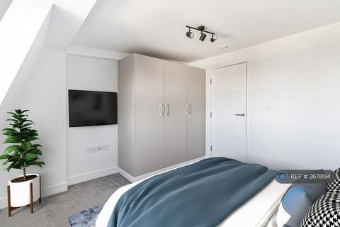 2 bedroom maisonette to rent, Friern Park, London, N12