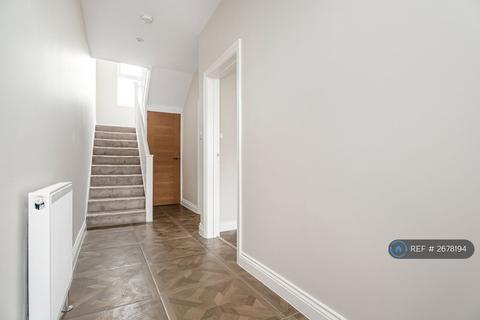 2 bedroom maisonette to rent, Friern Park, London, N12