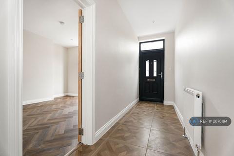 2 bedroom maisonette to rent, Friern Park, London, N12