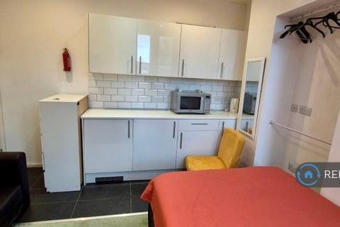 1 bedroom in a house share to rent, London, London, NW2