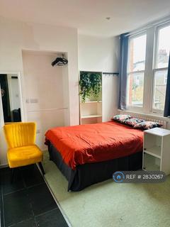 1 bedroom in a house share to rent, London, London, NW2