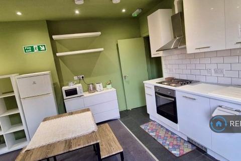 1 bedroom in a house share to rent, London, London, NW2