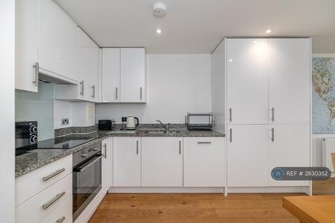 2 bedroom flat to rent, Chesworth Court, London, E1