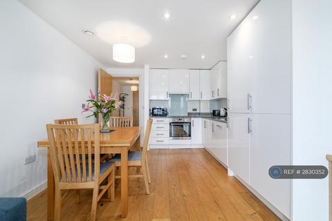 2 bedroom flat to rent, Chesworth Court, London, E1
