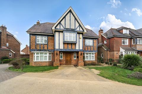 Augustus Close, Stanmore