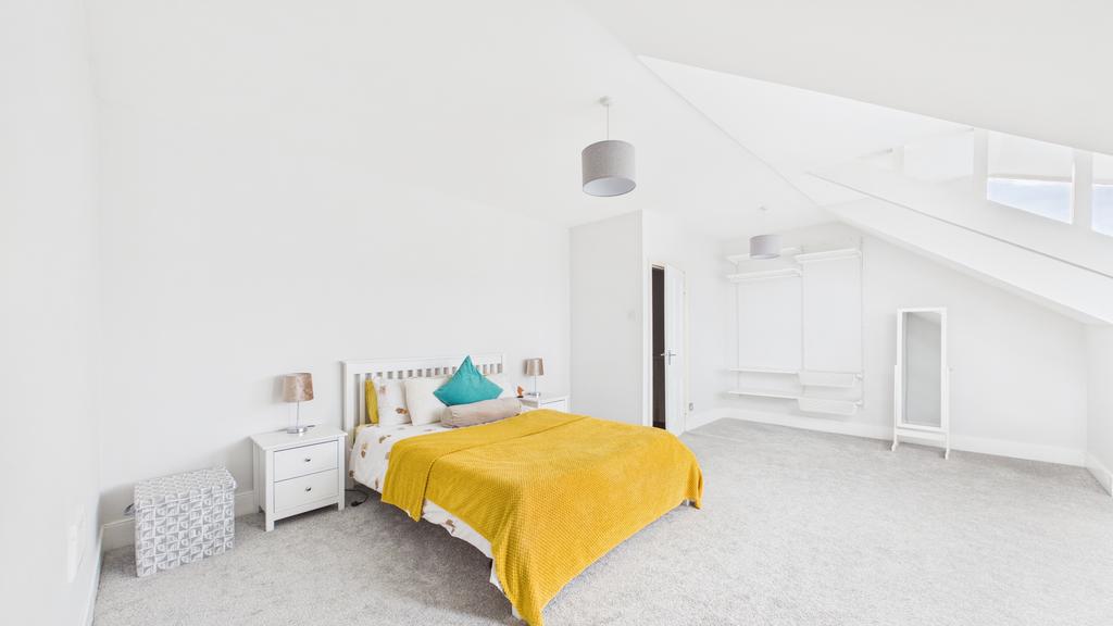 Master Bedroom (2)