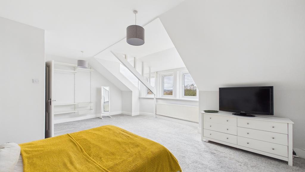 Master Bedroom (3)