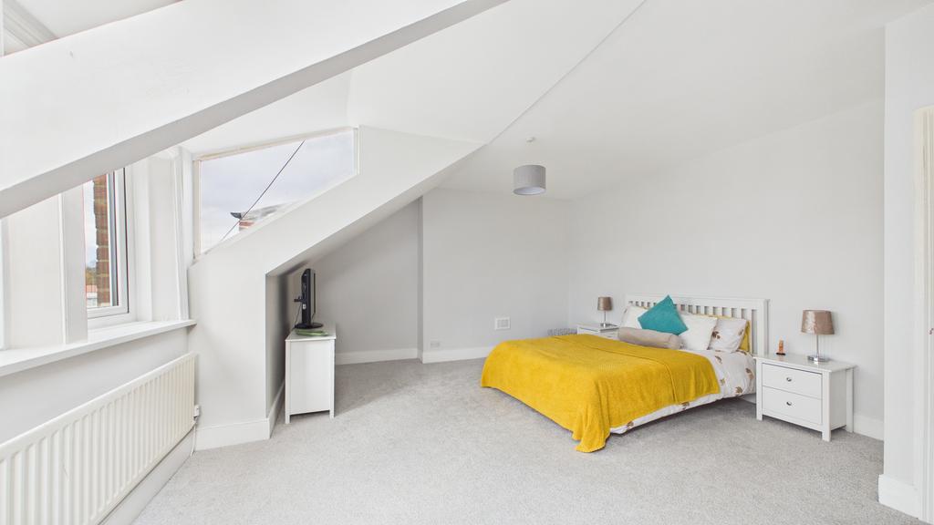 Master Bedroom (1)