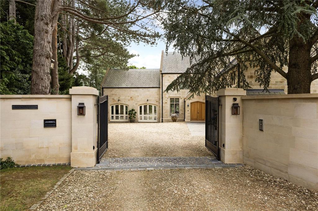 Pillared Gate