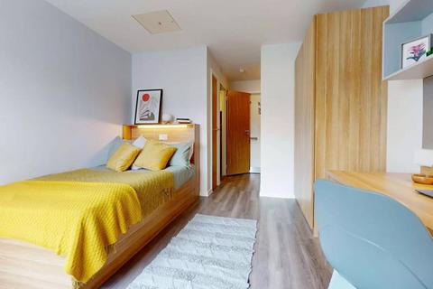 Studio to rent, Lakeside Way