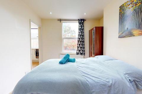 Studio to rent, Ash Grove