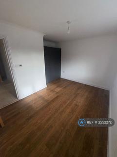 2 bedroom flat to rent, Gledwood Court, Edgware, HA8