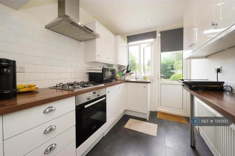 3 bedroom semi-detached house to rent, Ashdown Road, Uxbridge, UB10