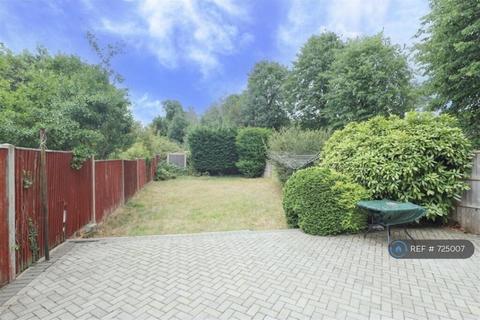 3 bedroom semi-detached house to rent, Ashdown Road, Uxbridge, UB10