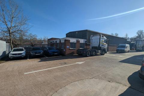 Warehouse to rent, School Ln Eastleigh SO53 4DG
