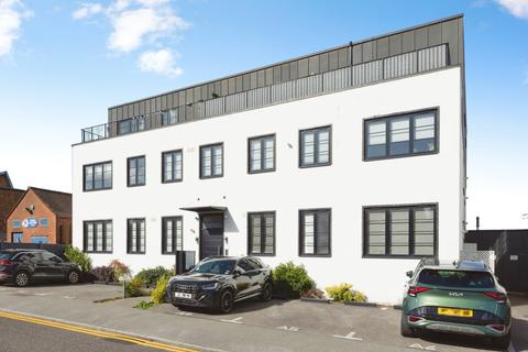 1 bedroom flat for sale, Maybank Road, London, E18