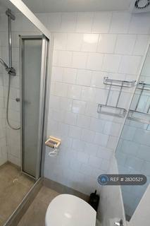 Studio to rent, Percy Road, London, W12