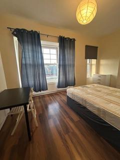 3 bedroom flat to rent, Rutland Park