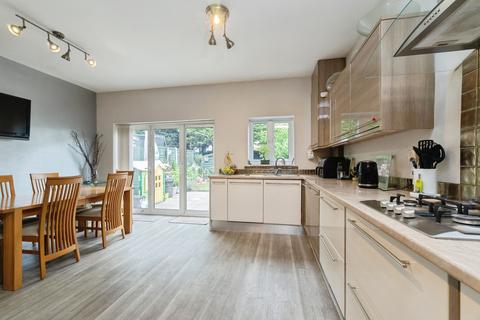 undefined, Melrose Avenue, Mitcham, CR4