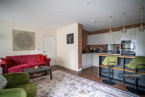 2 bedroom flat to rent, Pipit Drive, London, SW15