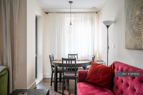 2 bedroom flat to rent, Pipit Drive, London, SW15