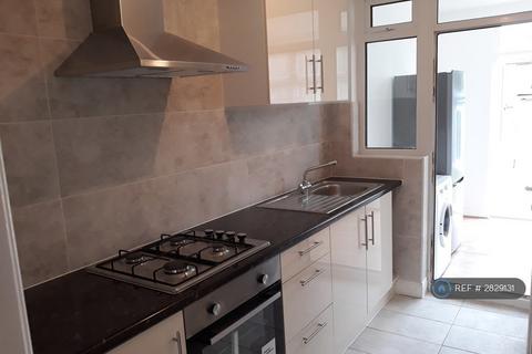 5 bedroom terraced house to rent, Dunster Drive, London, NW9