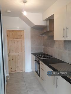 5 bedroom terraced house to rent, Dunster Drive, London, NW9