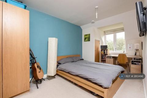 1 bedroom in a flat share to rent, William Court, London, SE25