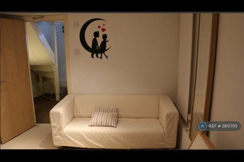 undefined, Brentford, Brentford, TW8