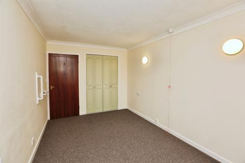 1 bedroom flat for sale, High Street, Lee-On-The-Solent