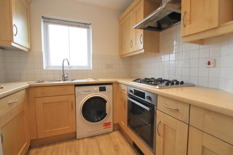 2 bedroom apartment to rent, Windsor Close, Hants GU14