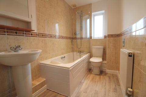 2 bedroom apartment to rent, Windsor Close, Hants GU14
