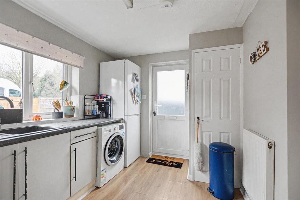 Kitchen 2.jpeg