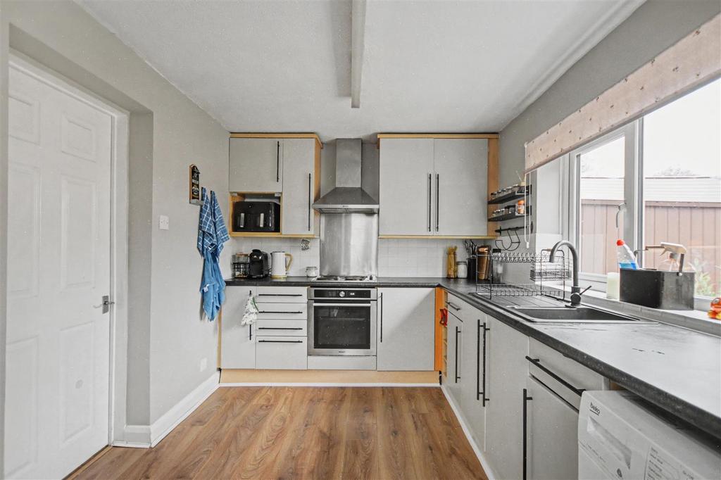Kitchen 1.jpeg