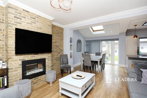 4 bedroom semi-detached house to rent, Beech Avenue, DA15