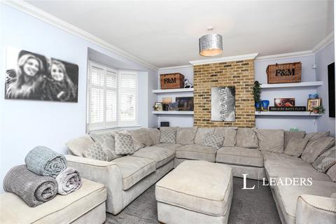 4 bedroom semi-detached house to rent, Beech Avenue, DA15