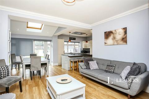 4 bedroom semi-detached house to rent, Beech Avenue, DA15