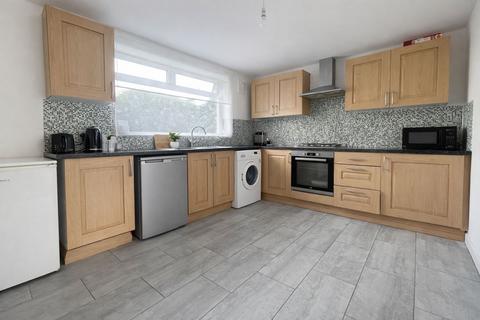 3 bedroom terraced house to rent, Queens Bower Road, Nottingham NG5