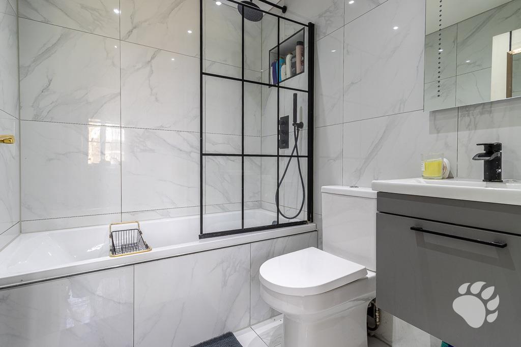 En-Suite Bathroom