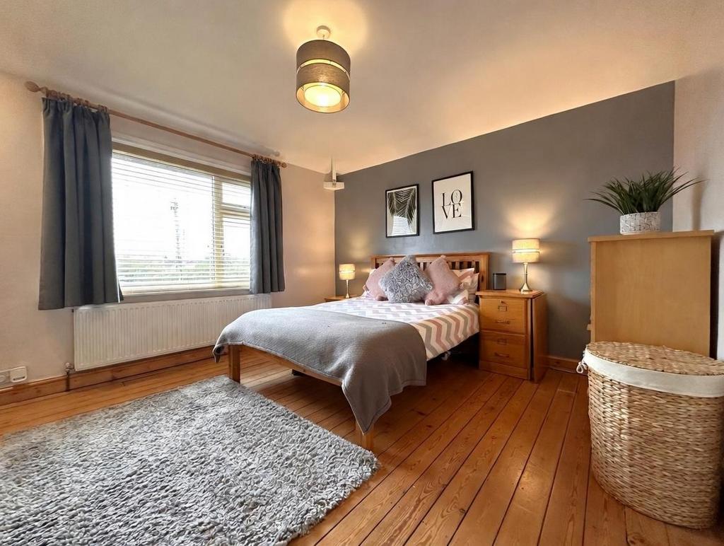 Master Bedroom 384