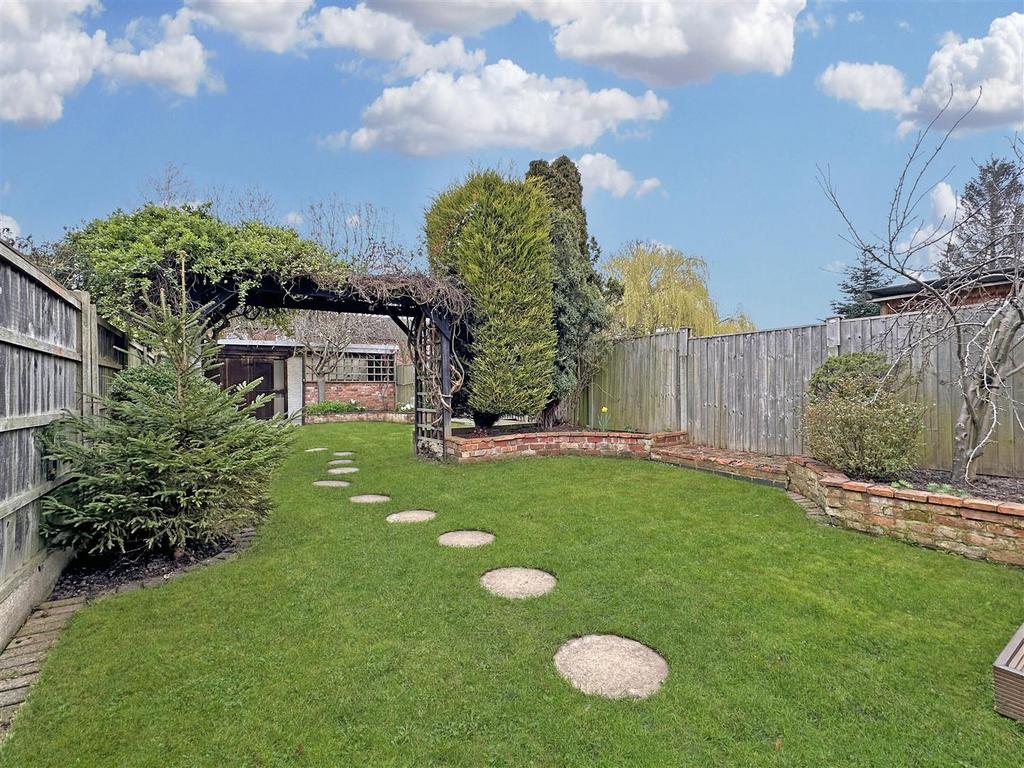 Lovely Private Garden 526