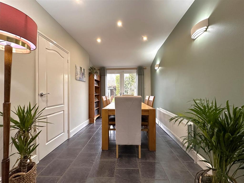 Dining Room 454