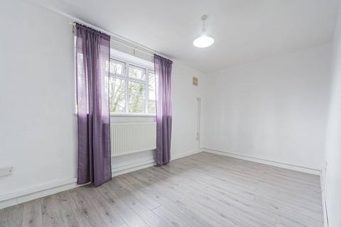 4 bedroom flat to rent, Lewisham Hill, Blackheath, London, SE13