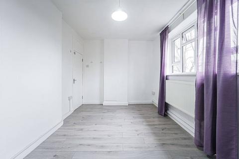 4 bedroom flat to rent, Lewisham Hill, Blackheath, London, SE13